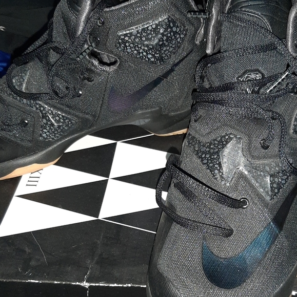 Lebron's 13 all black gum sole - Picture 3 of 7